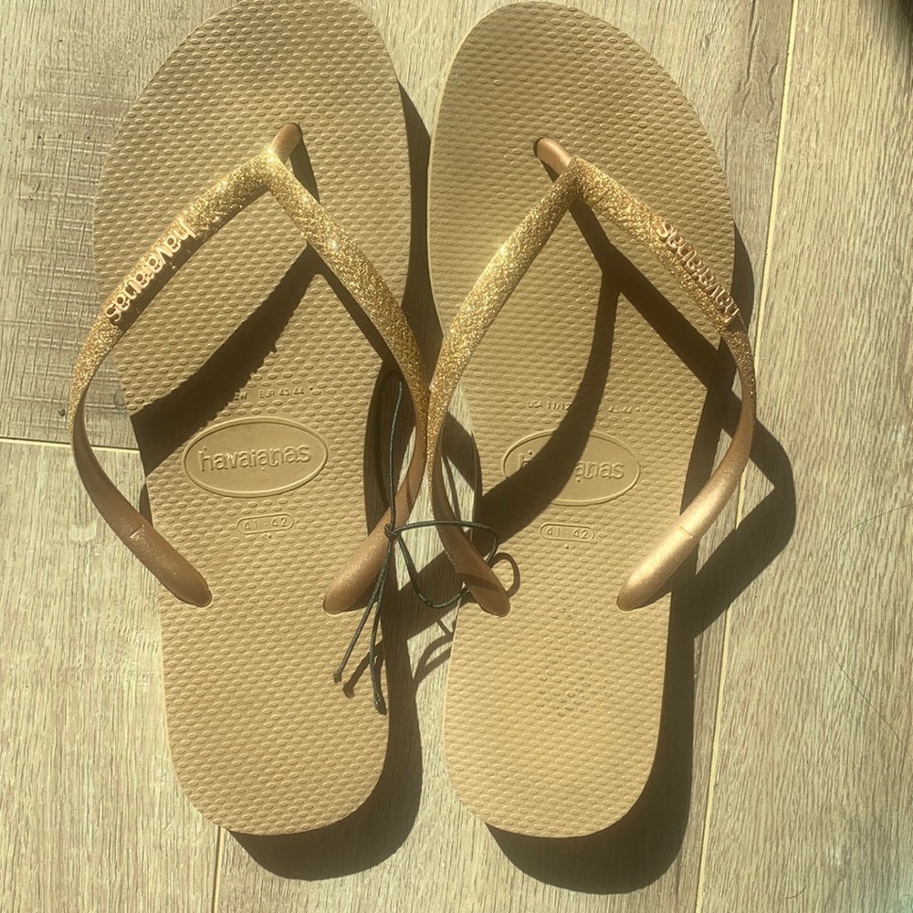 Gold havaiana flip flops with glitter straps 😍